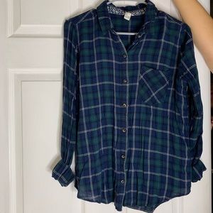 CANT FIT; FITS LIKE MEDIUM